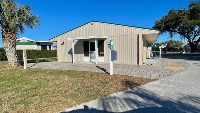 Building Photo - 2511 Lemonwood Ave