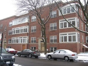 Building Photo - 7458 N Greenview Ave