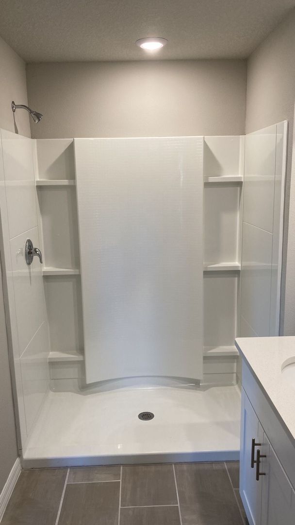Building Photo - Like new 3 bedroom, 2.5 bathroom, 1 car ga...