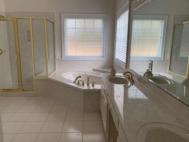 Building Photo - 3281 Benyard Dr