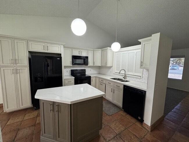 Building Photo - North Phoenix 2 bedroom Duplex