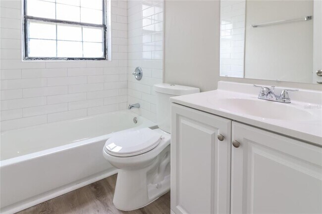 Building Photo - 3914 Deleuil Ave