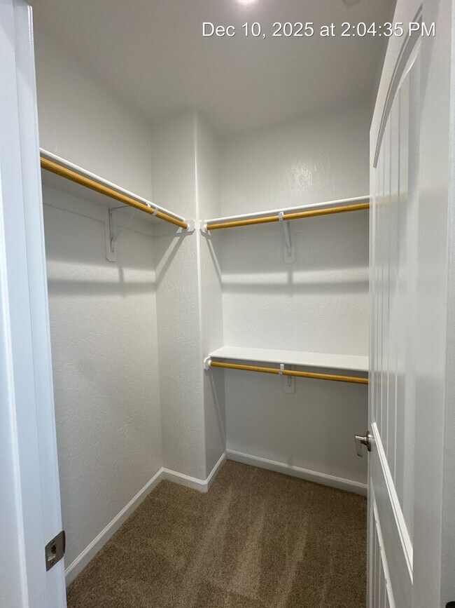 Building Photo - Newly built Home!