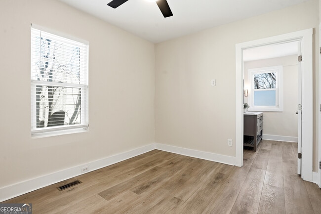 Building Photo - 310 Patterson Ave SE