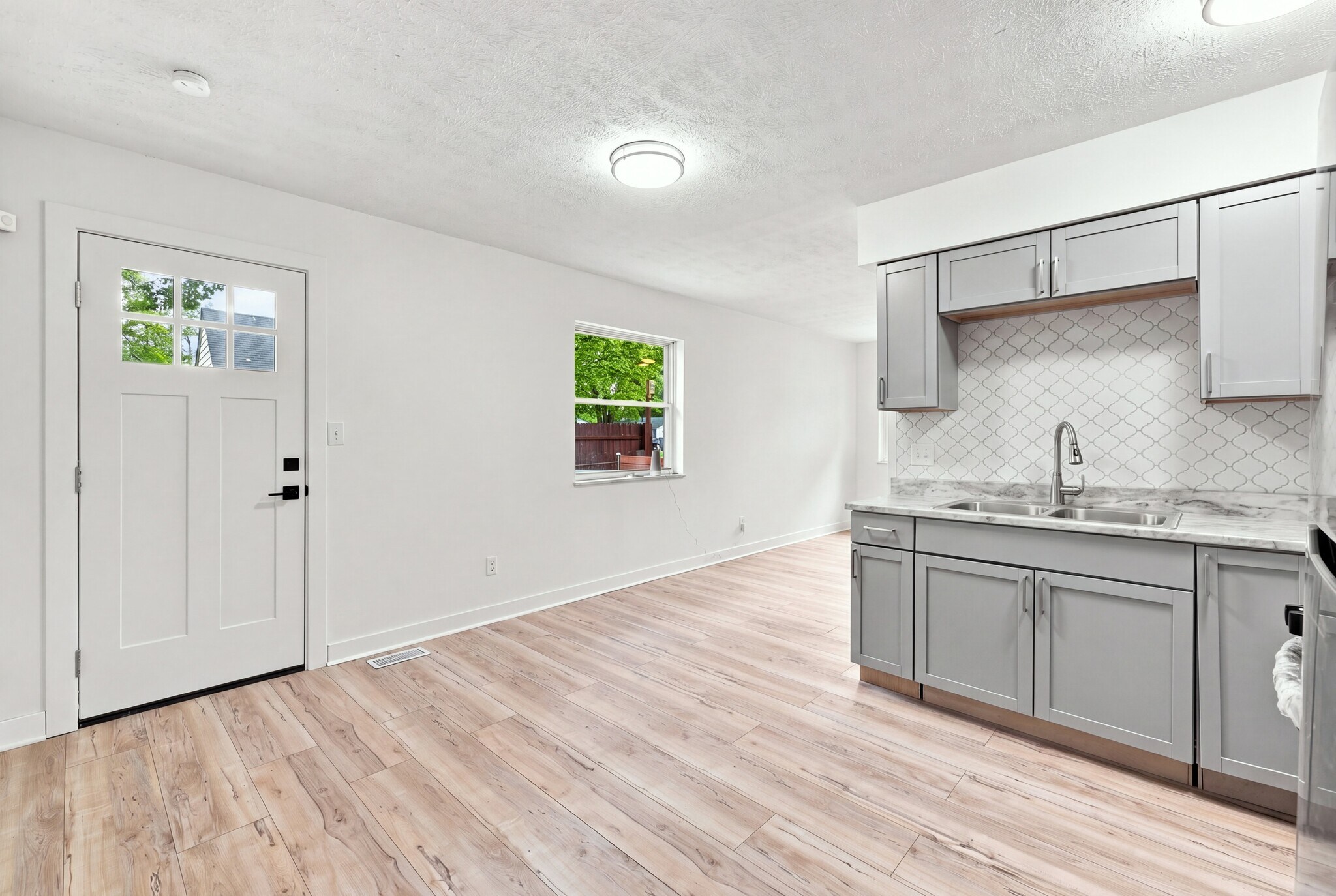 Building Photo - 3660 N Sadlier Dr