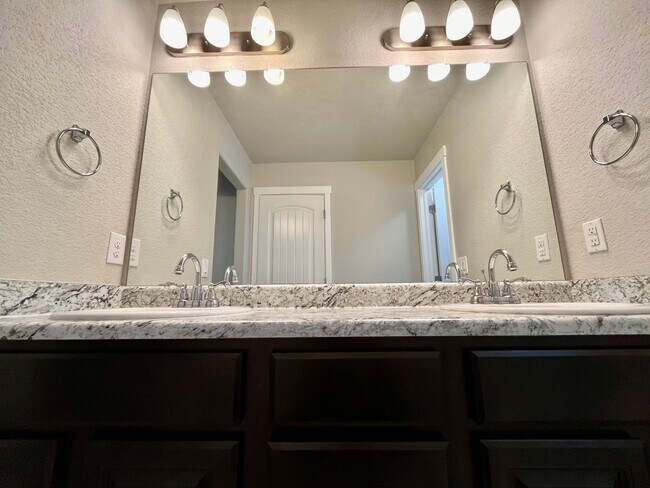 Building Photo - Beautiful 3 Bedroom Home in Lorson Ranch!