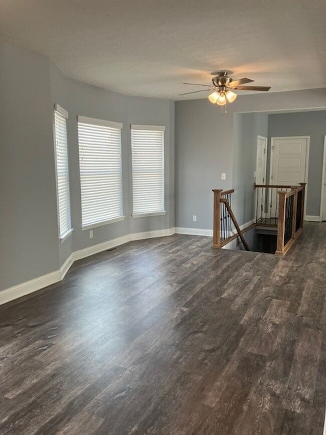 Building Photo - Beautifully Renovated House