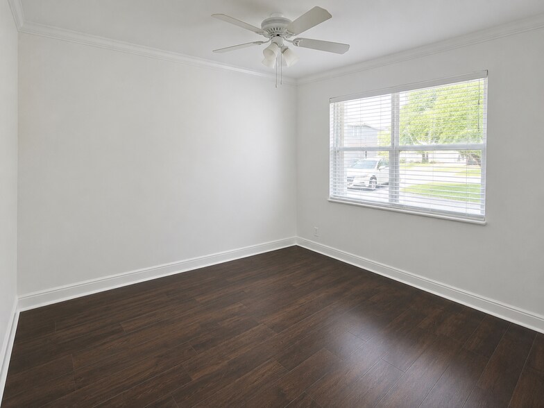 Building Photo - 911 Burch Dr