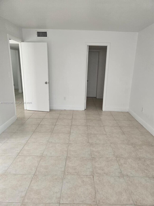 Building Photo - 488 NW 165th St