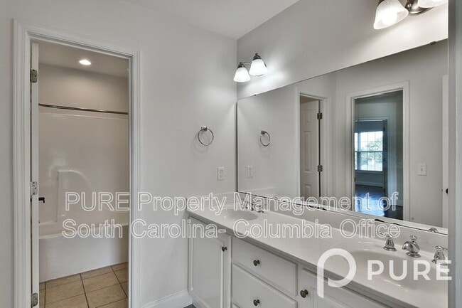 Building Photo - 4 Hunters Pond Dr