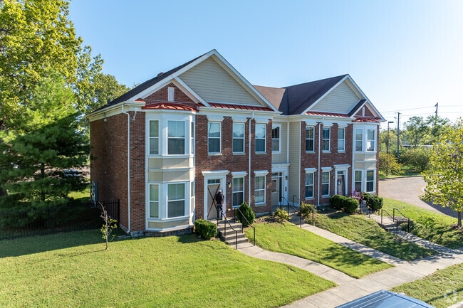 Building Photo - Grand Oaks