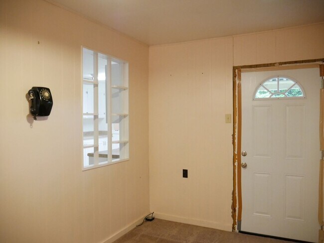 Building Photo - Home in Hahira in the country