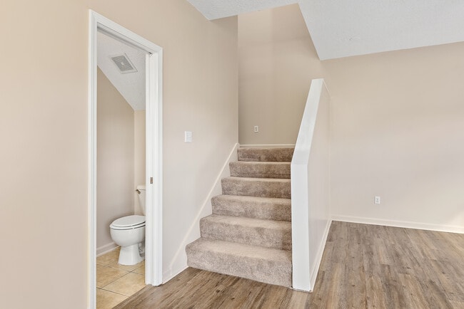 Building Photo - 33 Courtyard Way