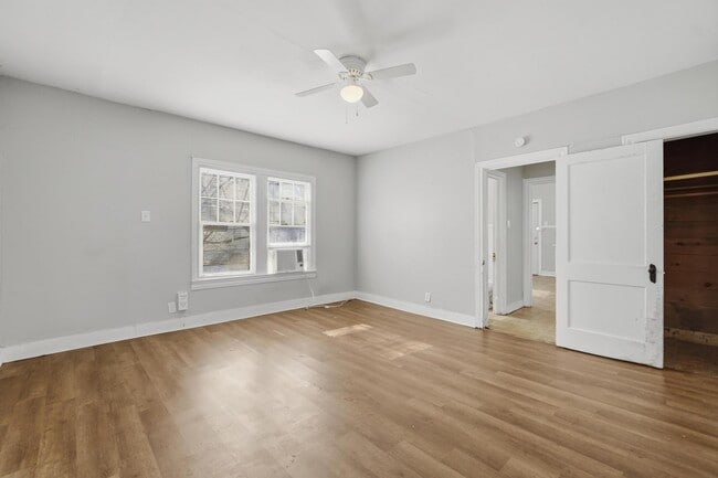 Building Photo - 702 Grape St