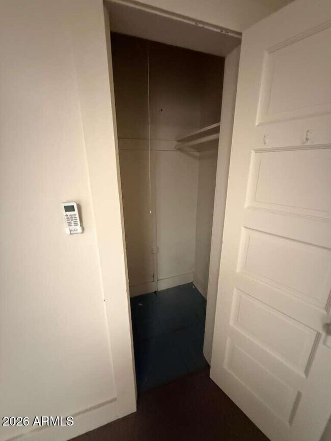 Building Photo - 830 E 9th St