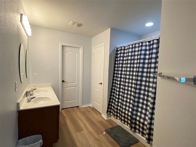 Building Photo - 13308 Dearbonne Dr