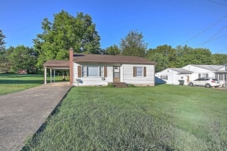 Building Photo - 3 Bedroom / 1 Bath Home