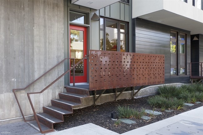 Building Photo - 300 Ivy St