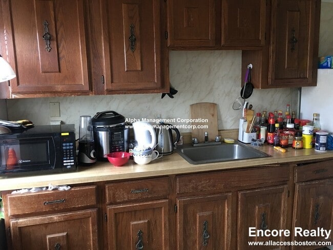 Building Photo - 349 Pleasant St