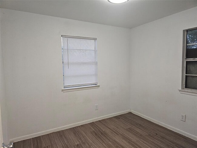 Building Photo - 7300 Bennett Ave