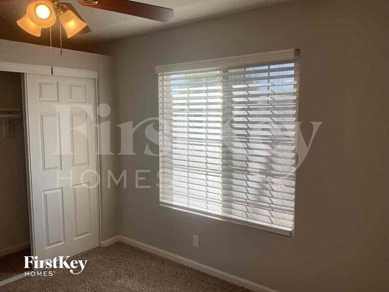 Building Photo - 235 N 22nd Pl