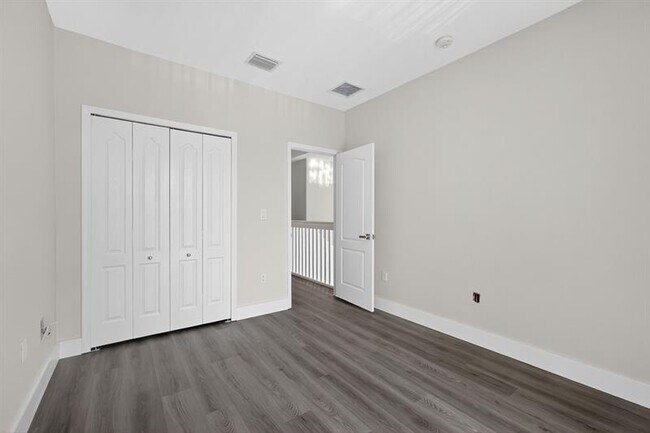 Building Photo - 981 SW 149th Ct