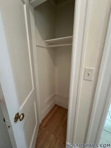 Building Photo - 21 Fairbanks St