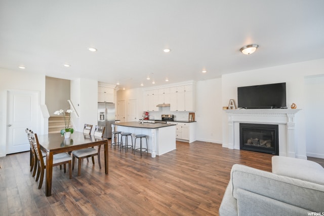 no table. four counter height stools. - 4406 W 2550 N