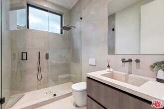 Building Photo - 352 Crescent Dr