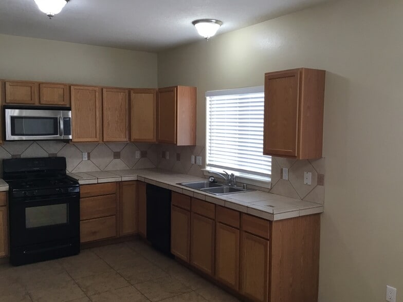 Building Photo - 709 Loma Pinon Loop NE