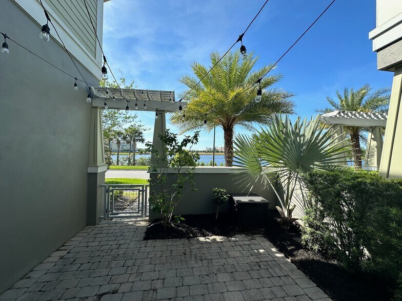 Building Photo - 13787 Benavente Ave