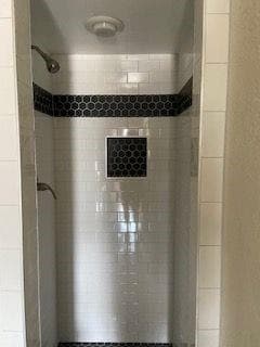 Building Photo - 4810 Robertson Dr