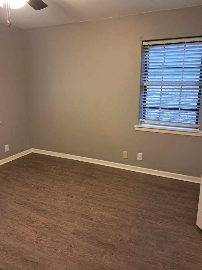 Building Photo - 12 Tulip Dr