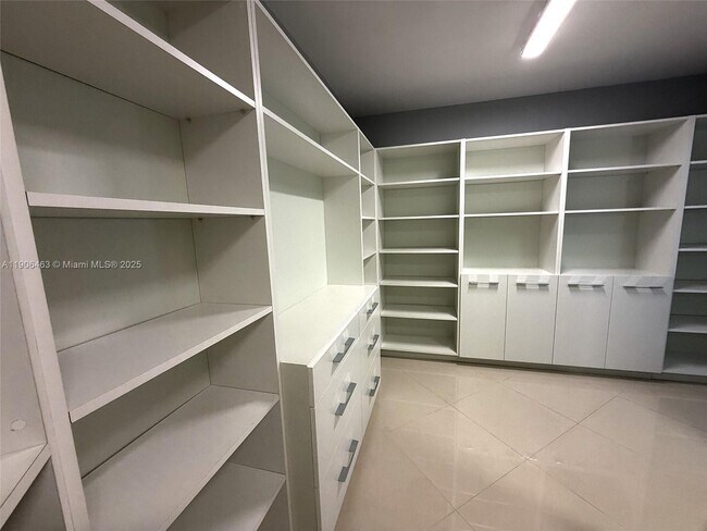 Building Photo - 879 NE 195th St