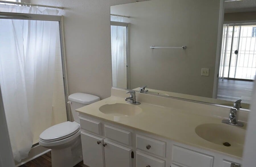 Building Photo - 928 Summerfield St