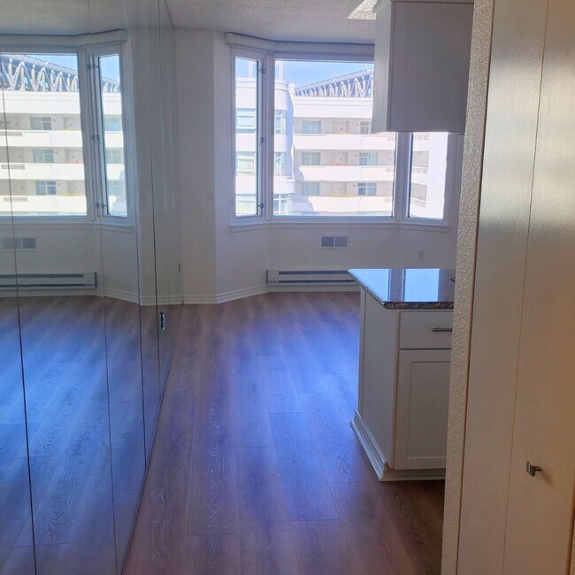 Primary Photo - 201 Harrison St