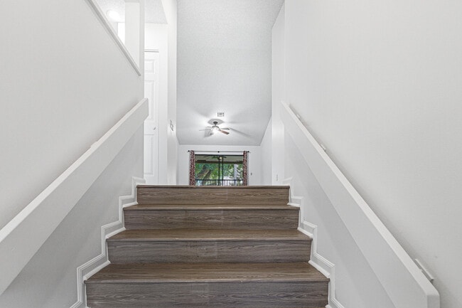 Building Photo - 5530 Coach House Cir