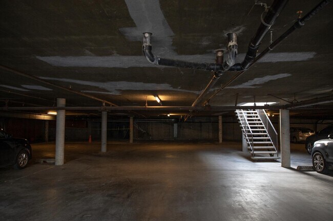 Building Photo - 1400 E Palm Canyon Dr