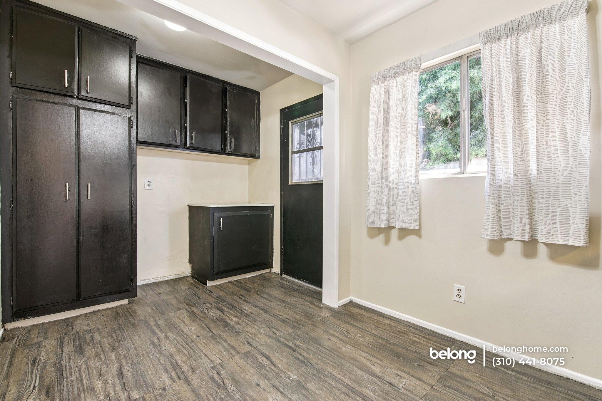 Building Photo - 6911 Bellaire Ave