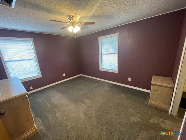 Building Photo - 1346 Carnation Ln