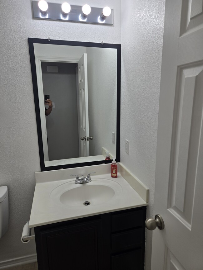 Building Photo - 210 Calixto Ct