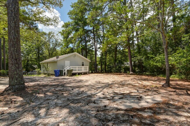 Building Photo - Charming 2 Bedroom Home, close to USC & lo...