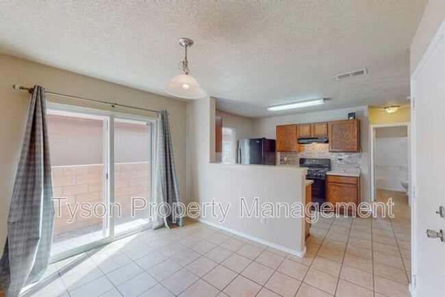 Building Photo - 3739 Clear Creek Rd