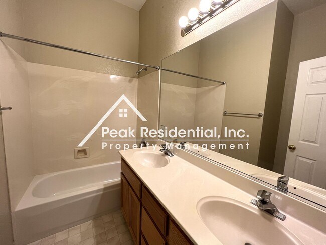 Building Photo - Wonderful Rocklin 4bd/2ba Home - Gated Com...