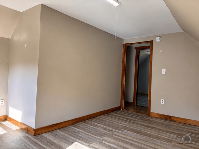 Building Photo - 328 N Pond Rd
