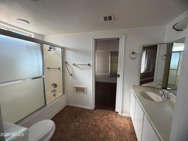 Building Photo - 1328 E Maddock Rd