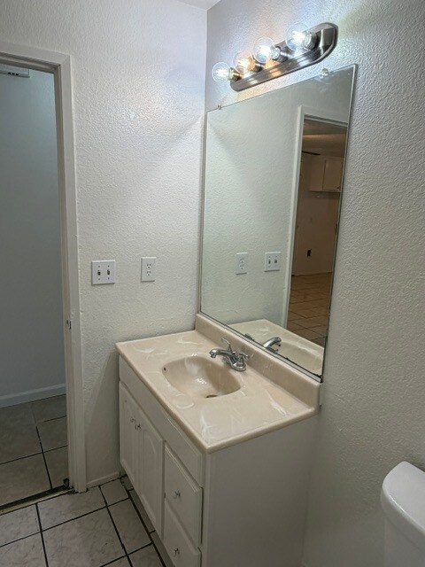 Building Photo - Modesto 3 Bedroom 2 Bathroom Home
