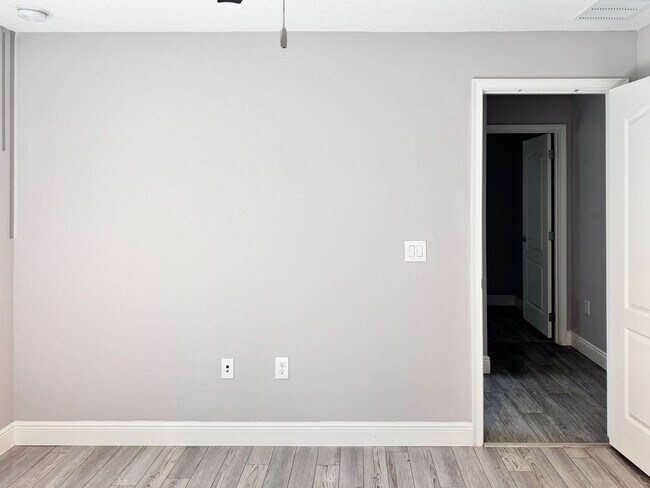 Building Photo - LAKE FRONT BRAND NEW Beautiful 3 bedroom on Lake Toho!