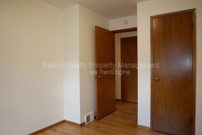 Building Photo - 708 N 80th St