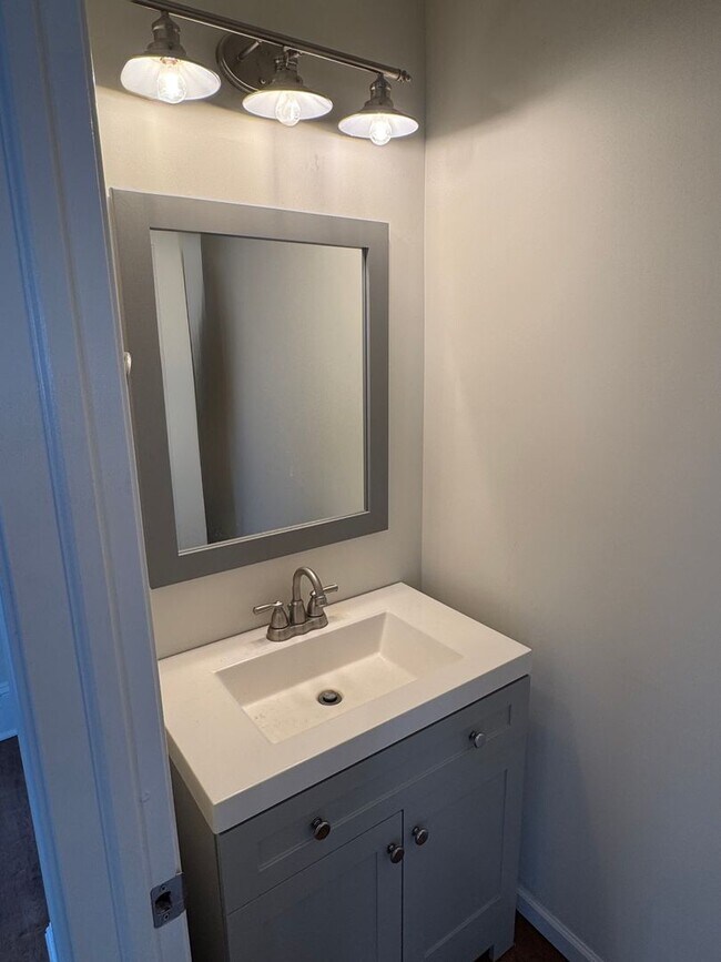 Building Photo - 3 Bedroom Home in Emmaus